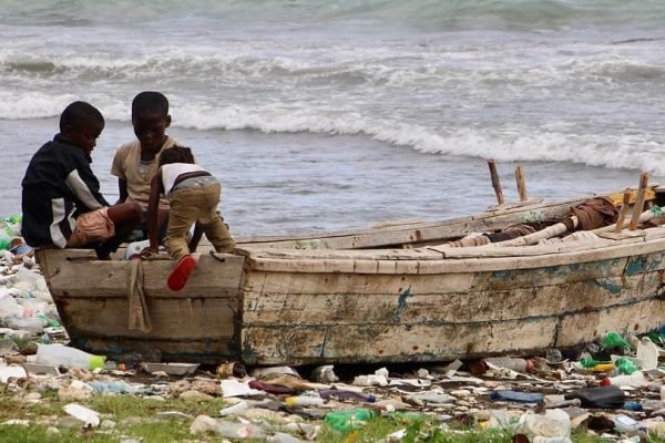 haiti-niños-mar