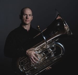 Chris Olka, tuba solista de Cincinnati Symphony